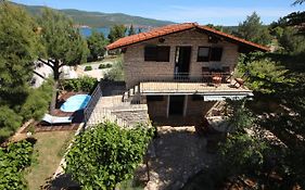 Stone House Skrivena